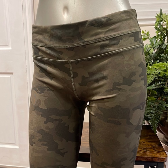 Lululemon Green Run Inspire Crop All Luxtreme - Picture 8 of 8